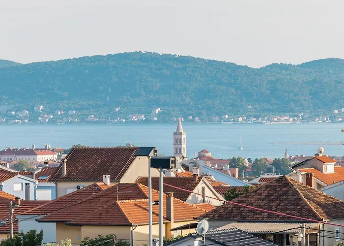 Elegance アパート *